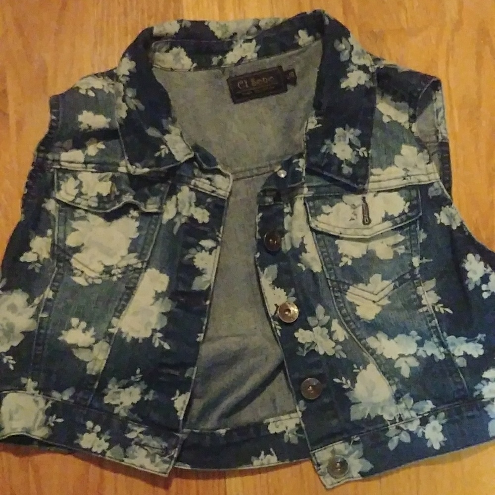 Denim floral Vest🌸
